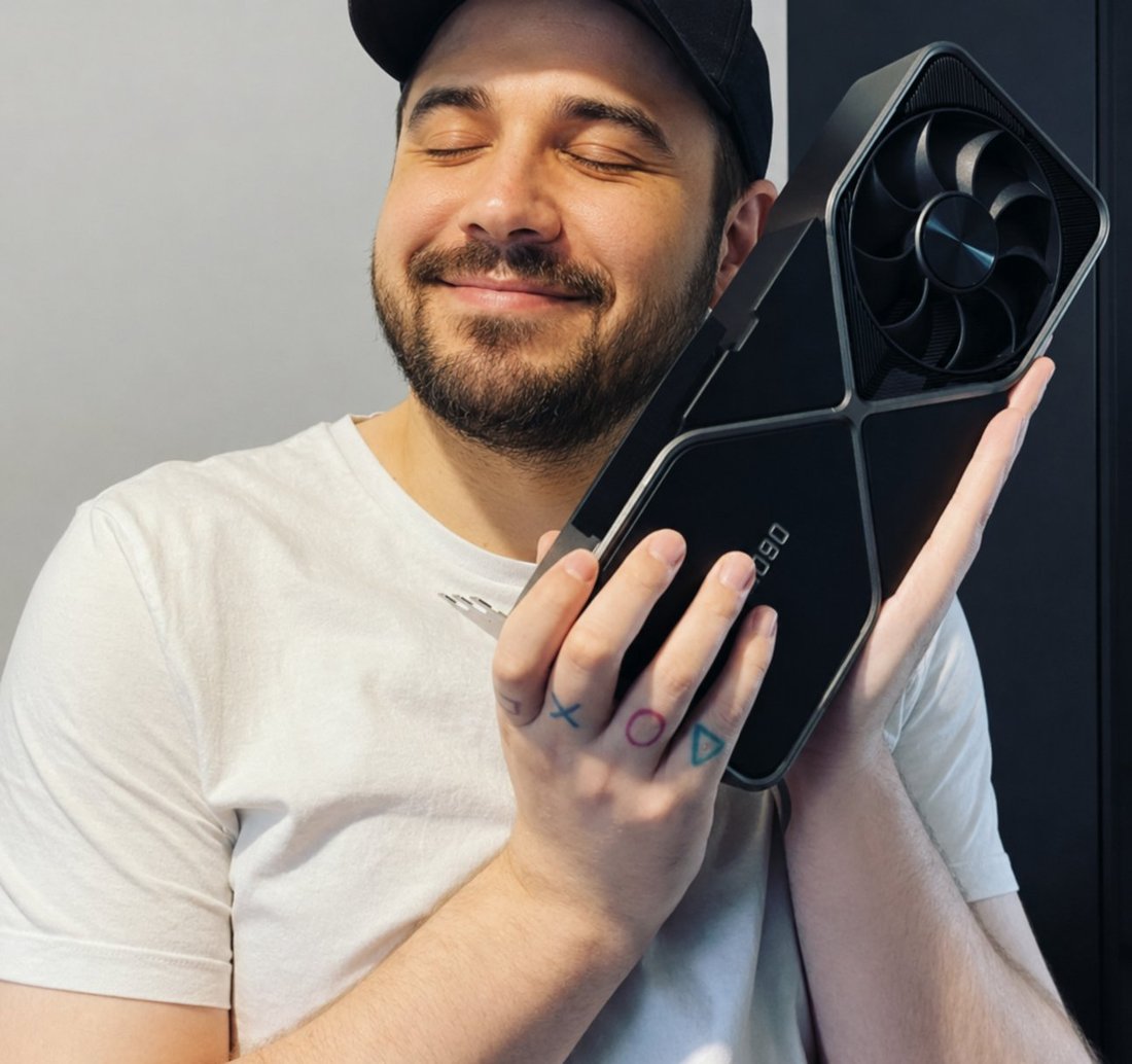 Christian Schmitt, CRSTNBENCH, mit einer High-End-Grafikkarte